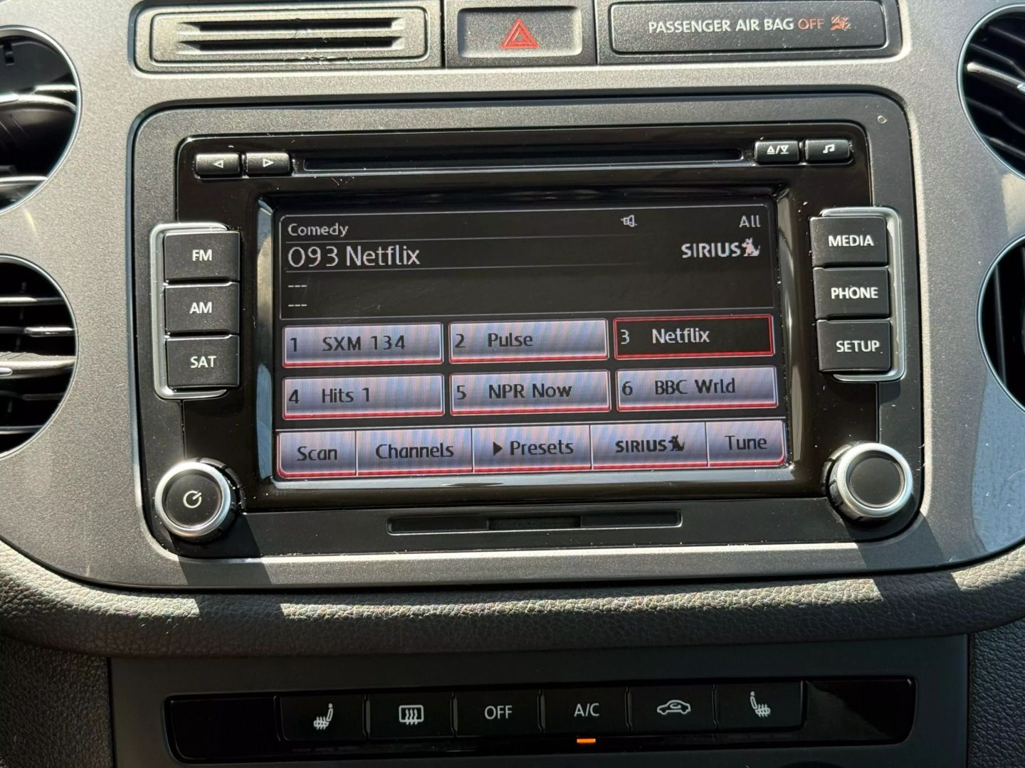 2013 Volkswagen Tiguan - Image 33