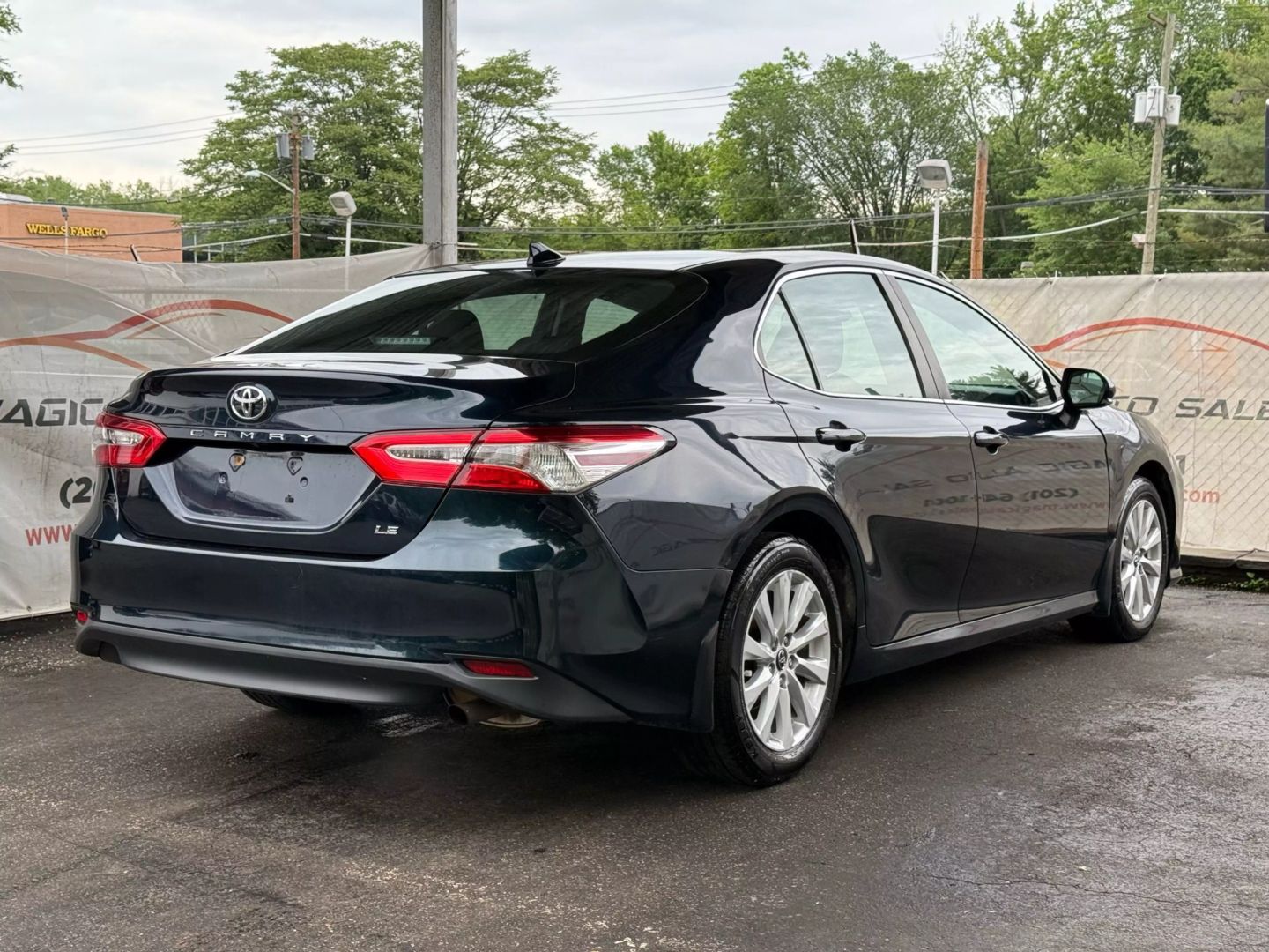 2019 Toyota Camry - Image 11