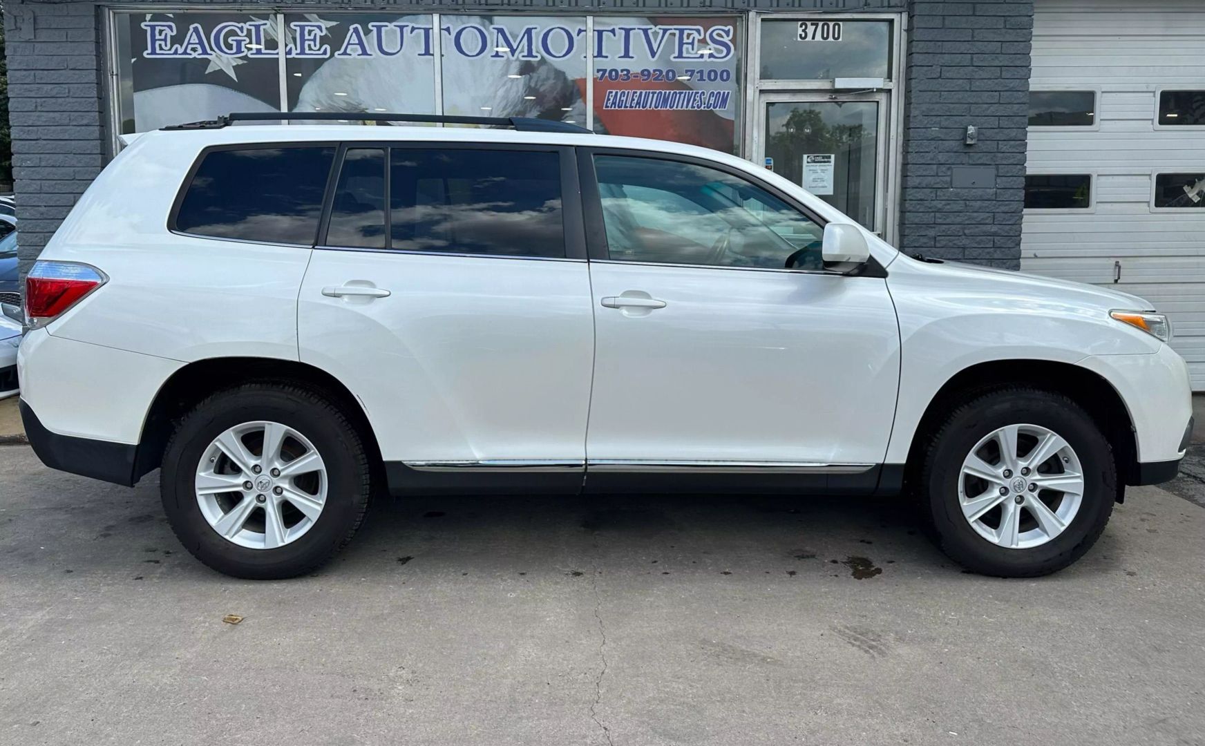 Used 2013 Toyota Highlander Plus with VIN 5TDBK3EH5DS232034 for sale in Arlington, VA