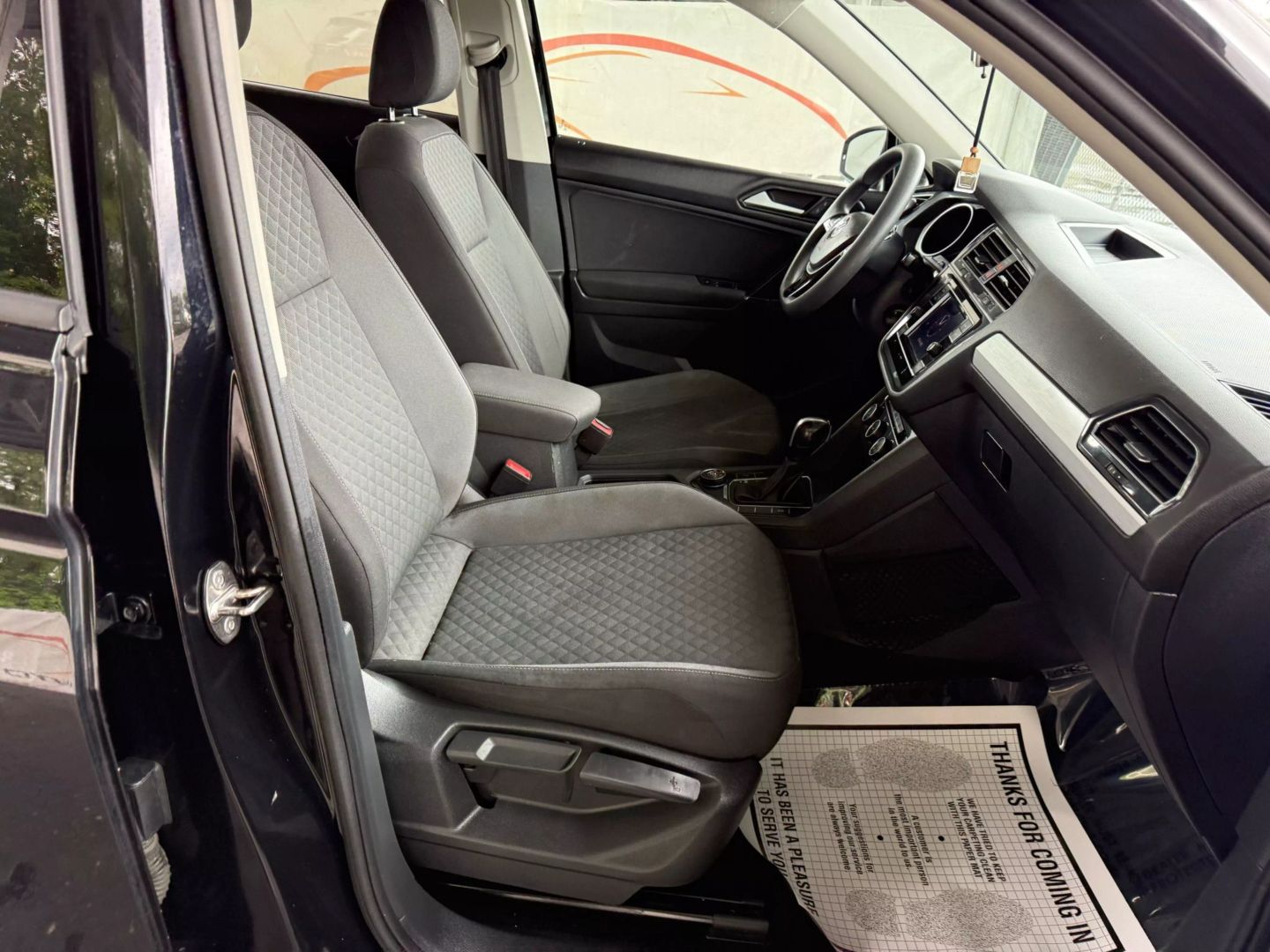 2018 Volkswagen Tiguan - Image 25