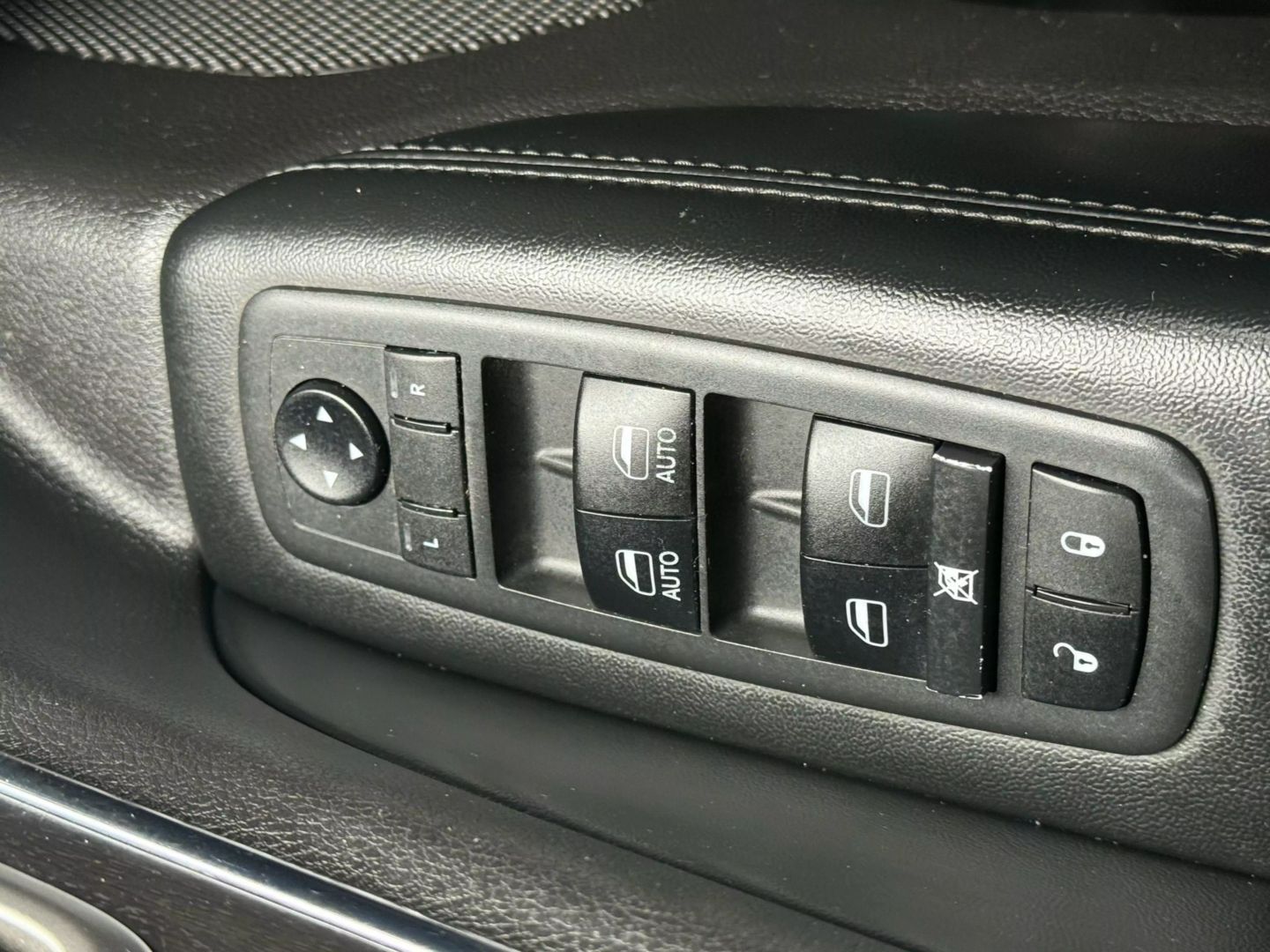 2018 Jeep Grand Cherokee - Image 52