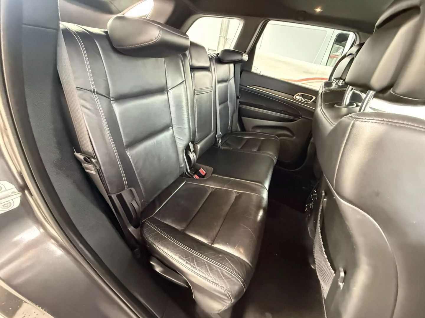 2017 Jeep Grand Cherokee - Image 23