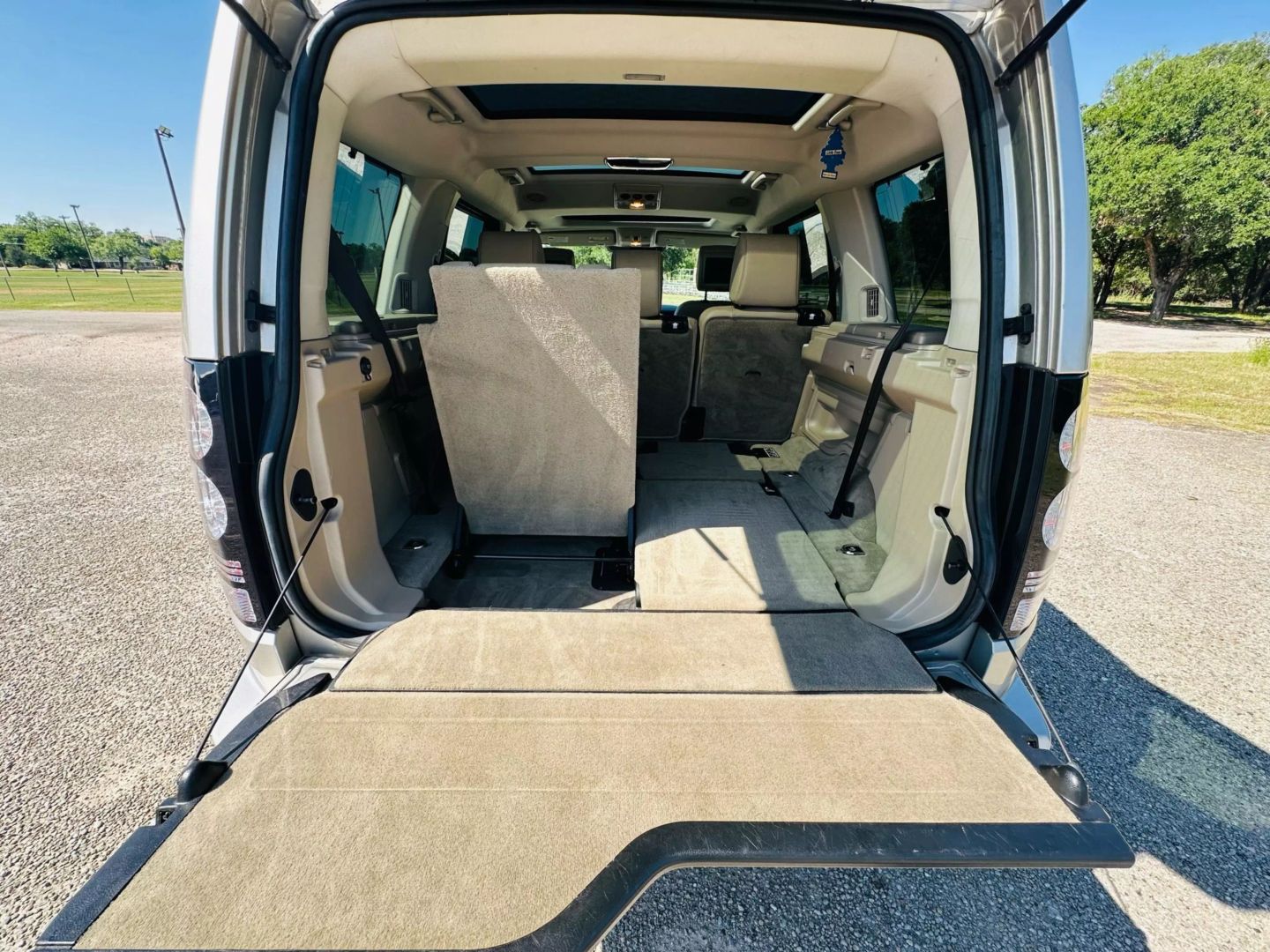 2016 Land Rover Lr4 - Image 10