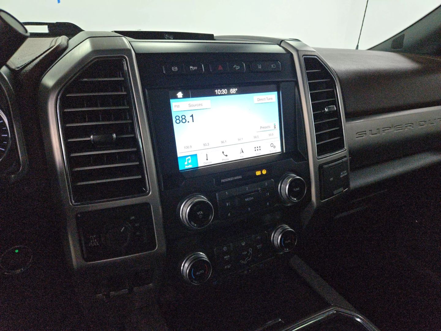 2019 Ford F350 Super Duty Crew Cab - Image 24