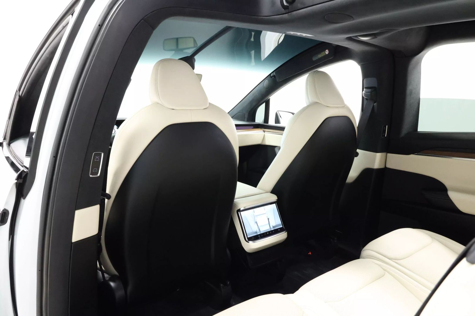 2023 Tesla Model X - Image 51