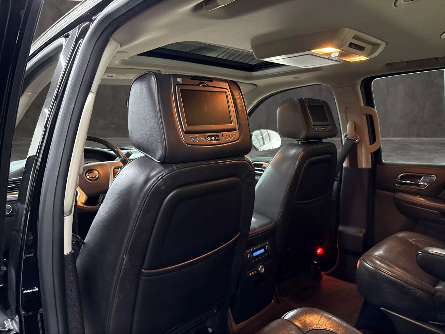 2013 Cadillac Escalade - Image 40