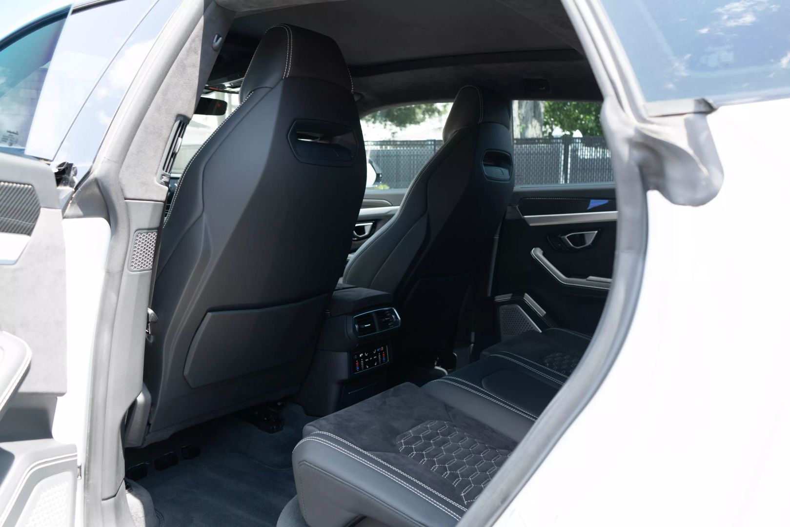 2019 Lamborghini Urus - Image 61