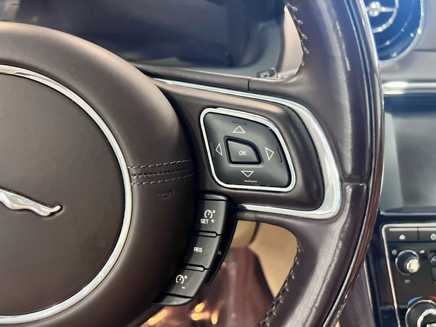 2016 Jaguar Xj Xjl Portfolio Sedan 4d - Image 21