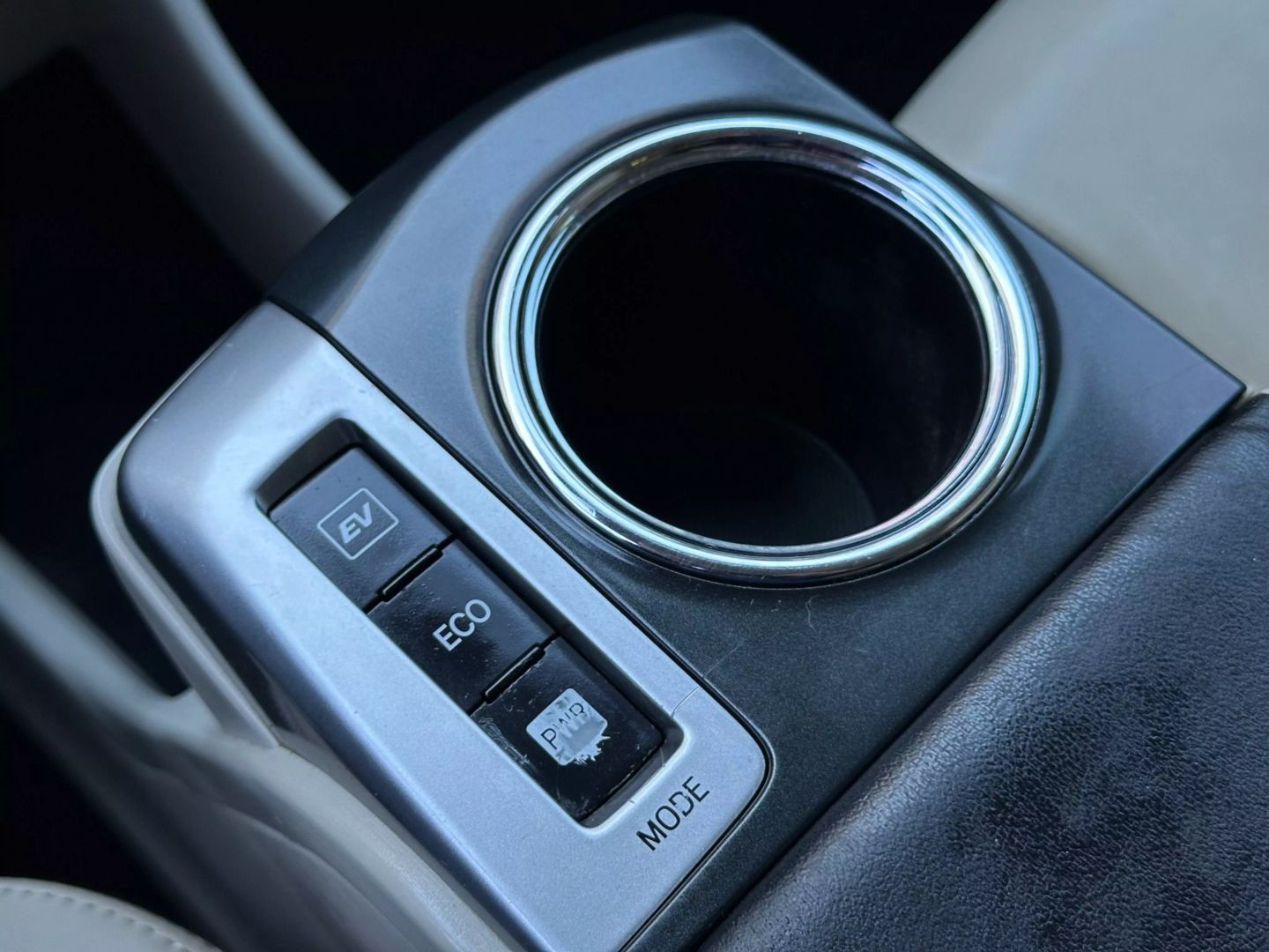 2015 Toyota Prius V - Image 35