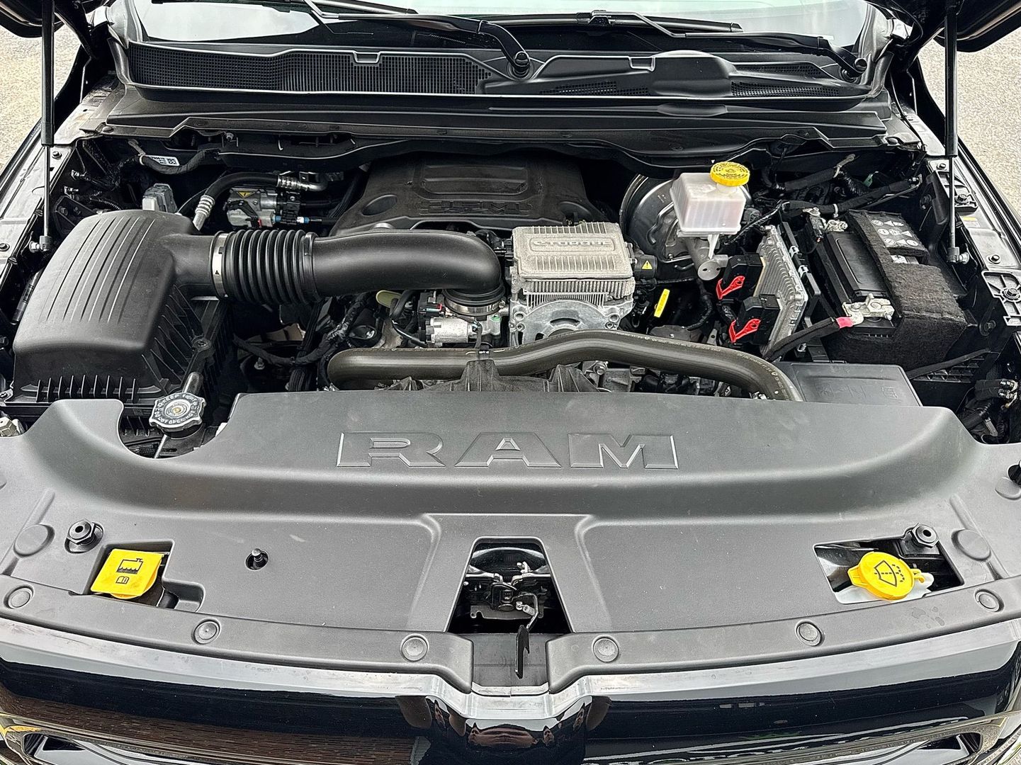 2022 Ram 1500 Crew Cab - Image 30