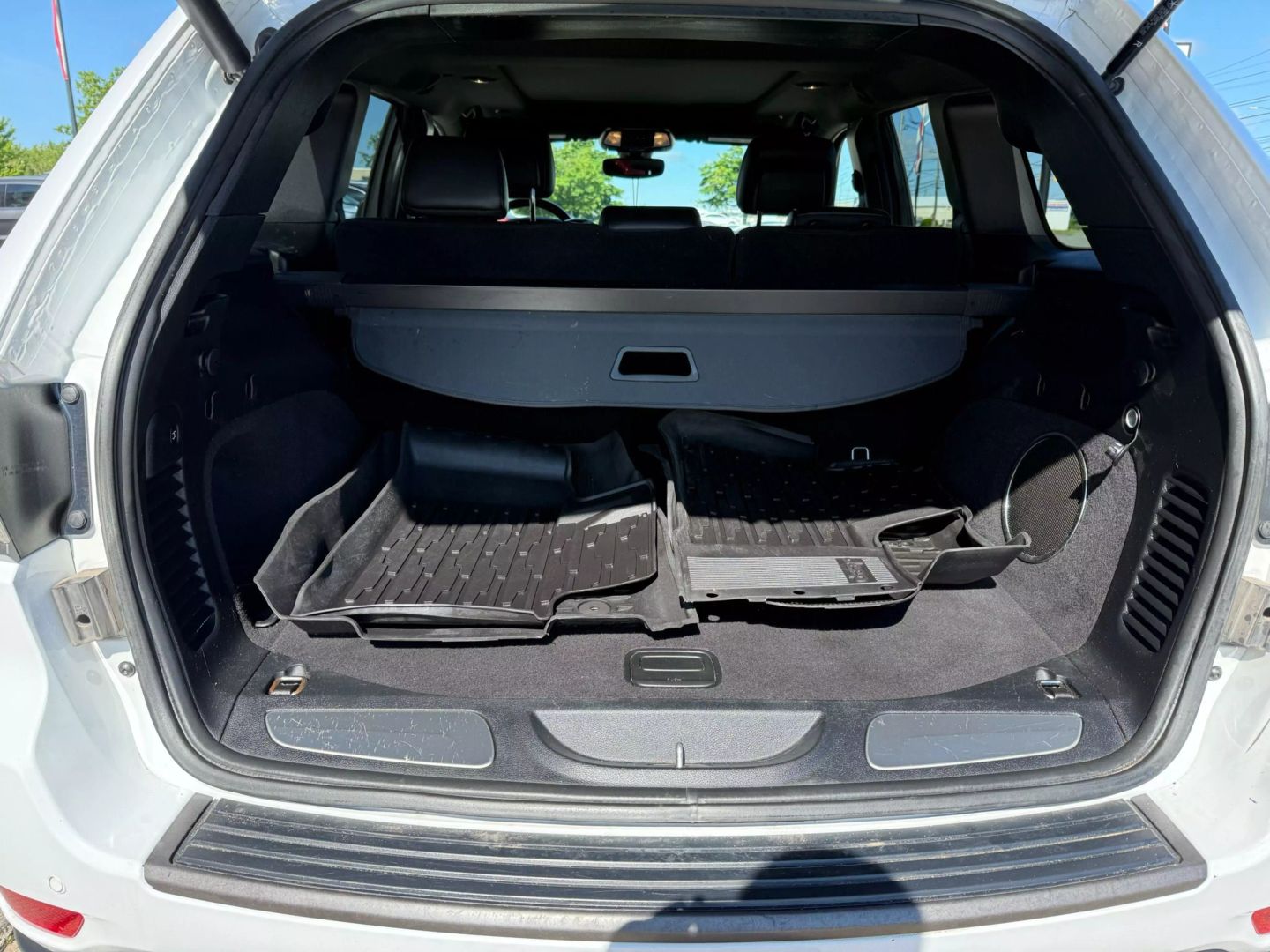 2020 Jeep Grand Cherokee - Image 13