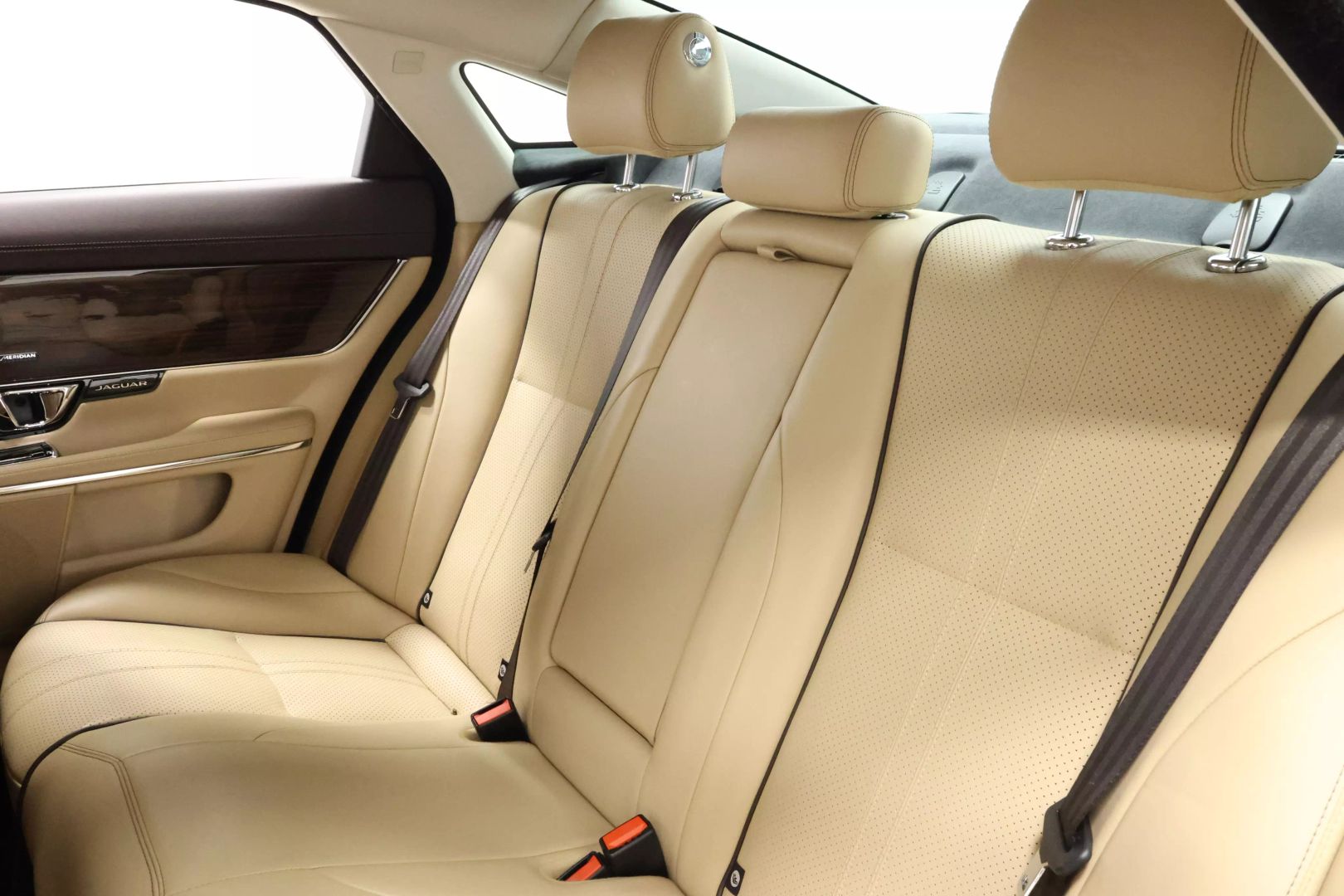 2017 Jaguar Xj - Image 52
