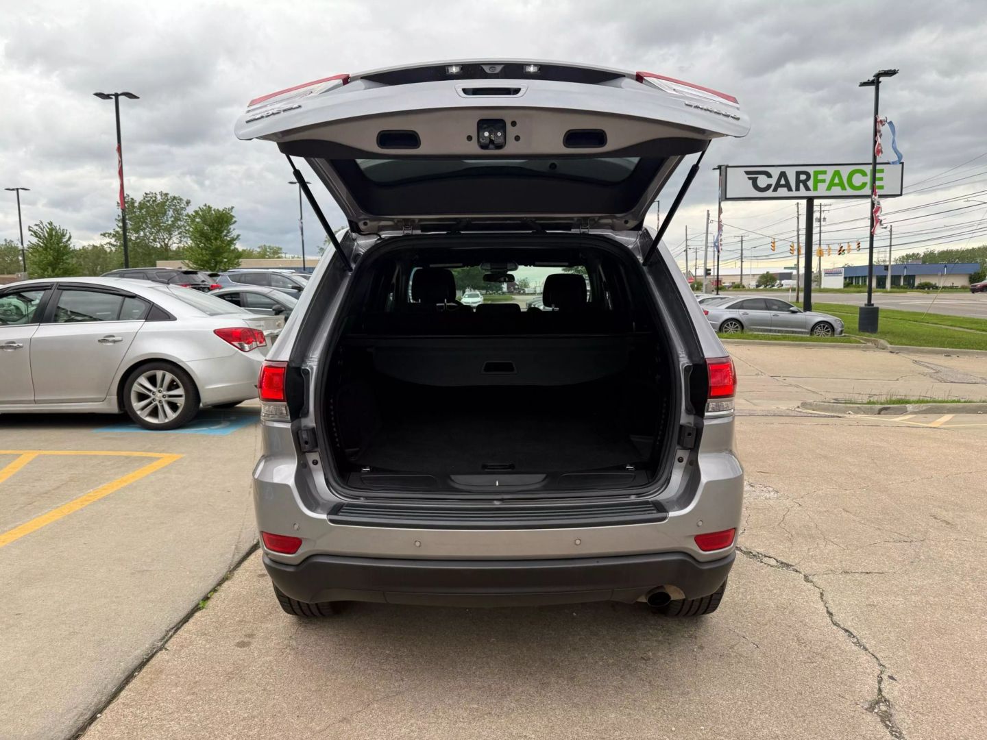 2021 Jeep Grand Cherokee - Image 11