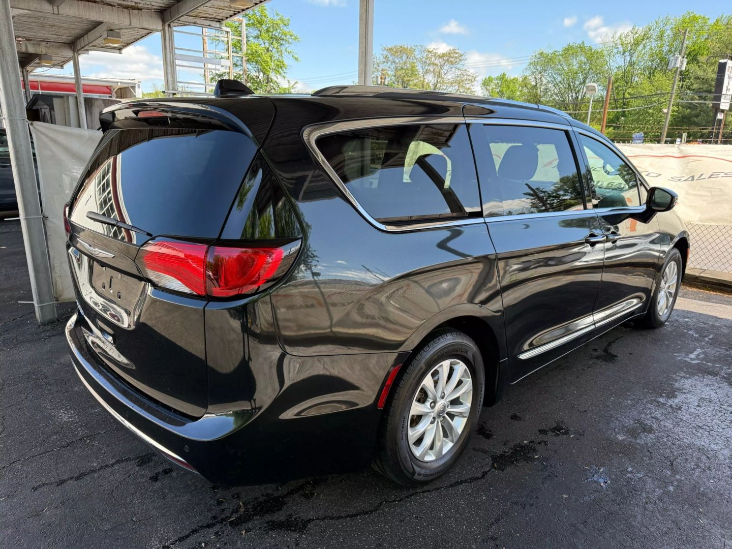 2018 Chrysler Pacifica - Image 12
