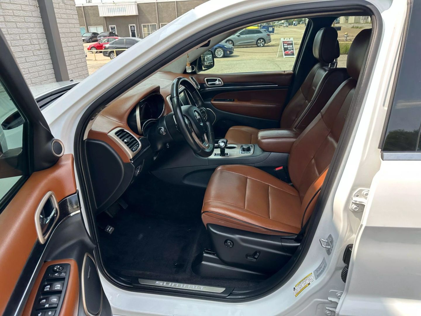 2015 Jeep Grand Cherokee - Image 18
