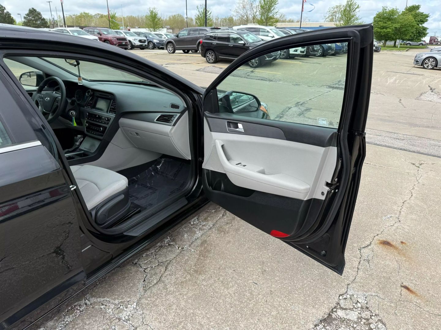 2016 Hyundai Sonata - Image 20
