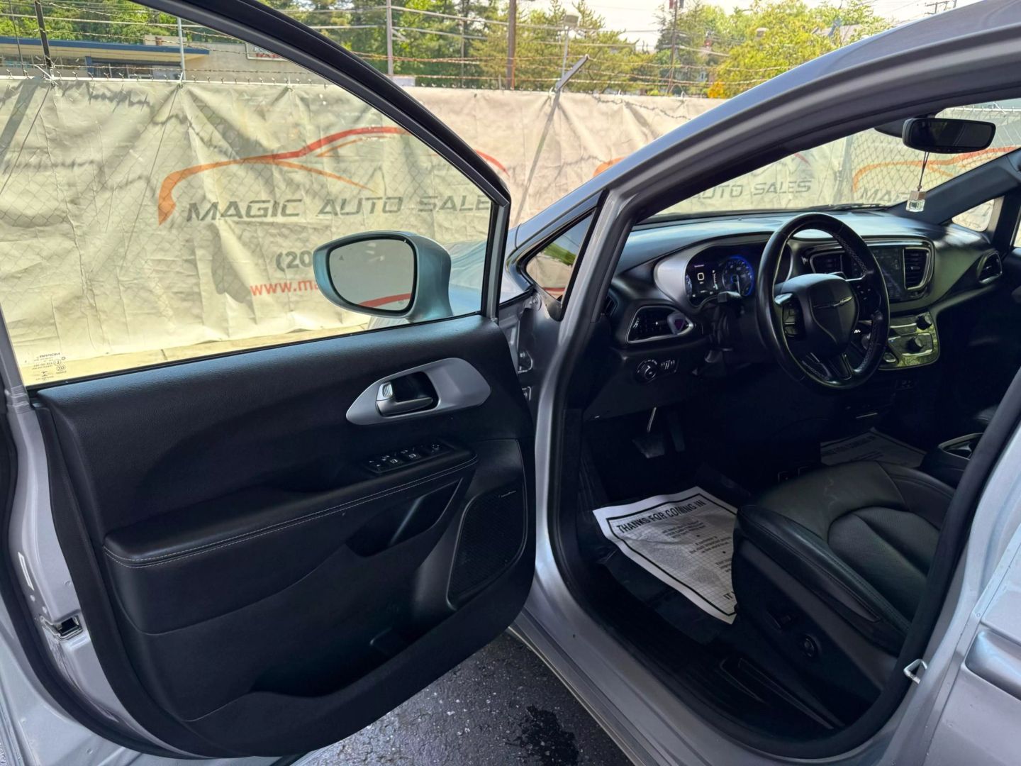 2019 Chrysler Pacifica - Image 14
