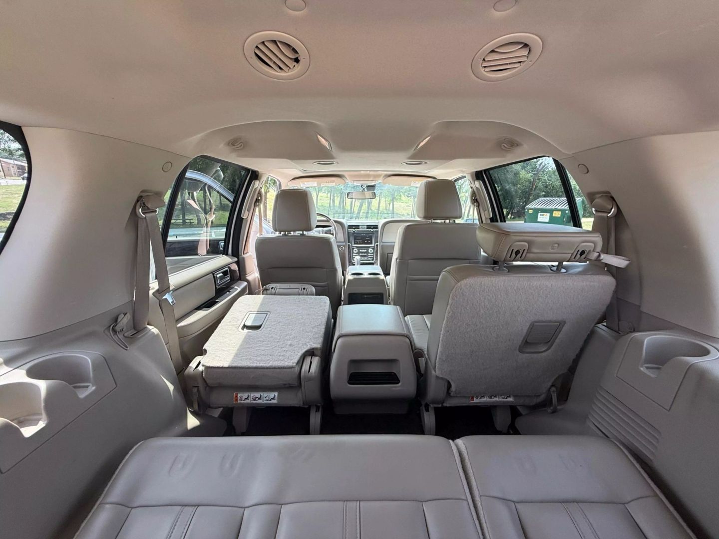 2015 Lincoln Navigator - Image 14