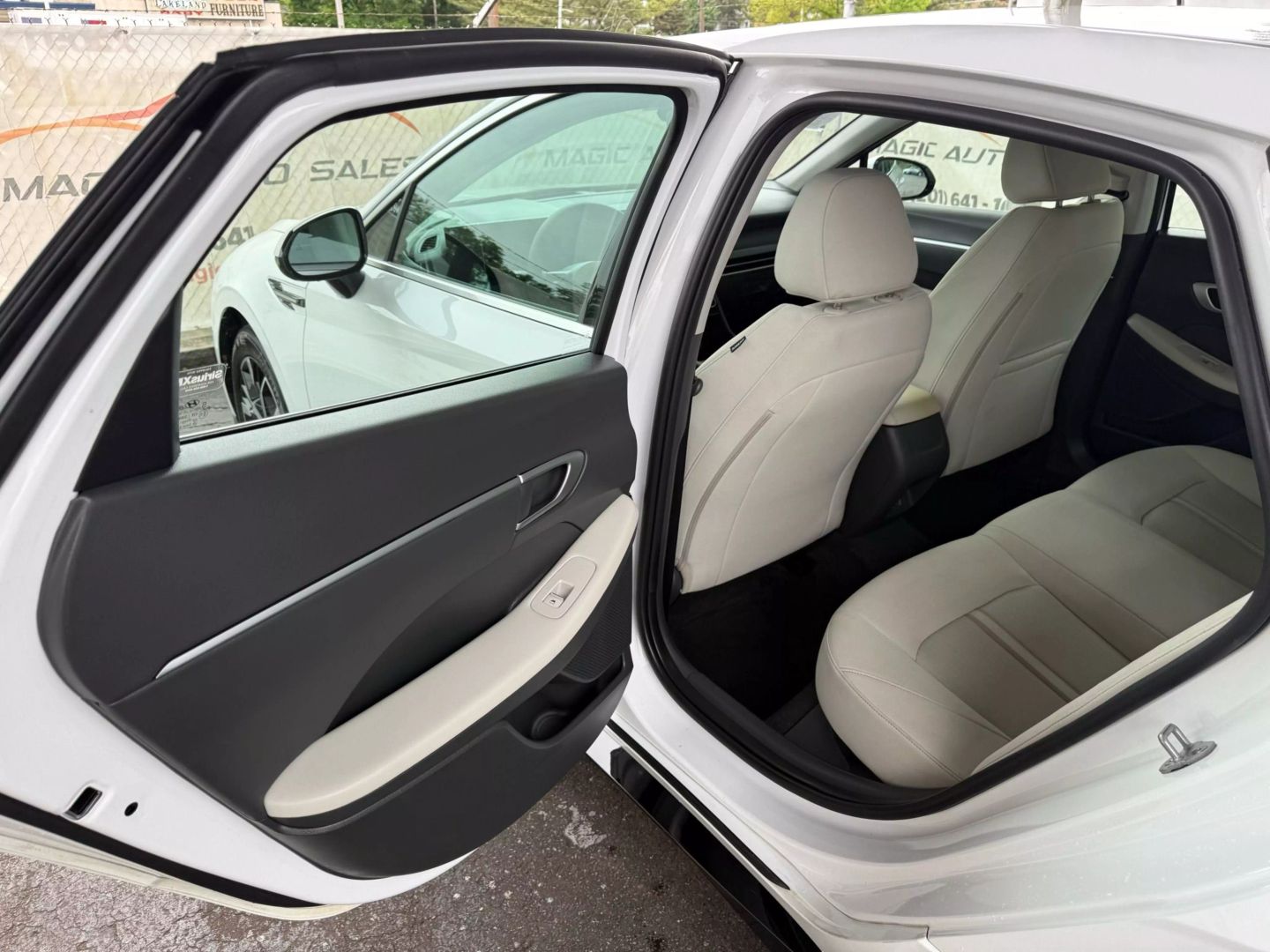 2025 Hyundai Sonata - Image 17