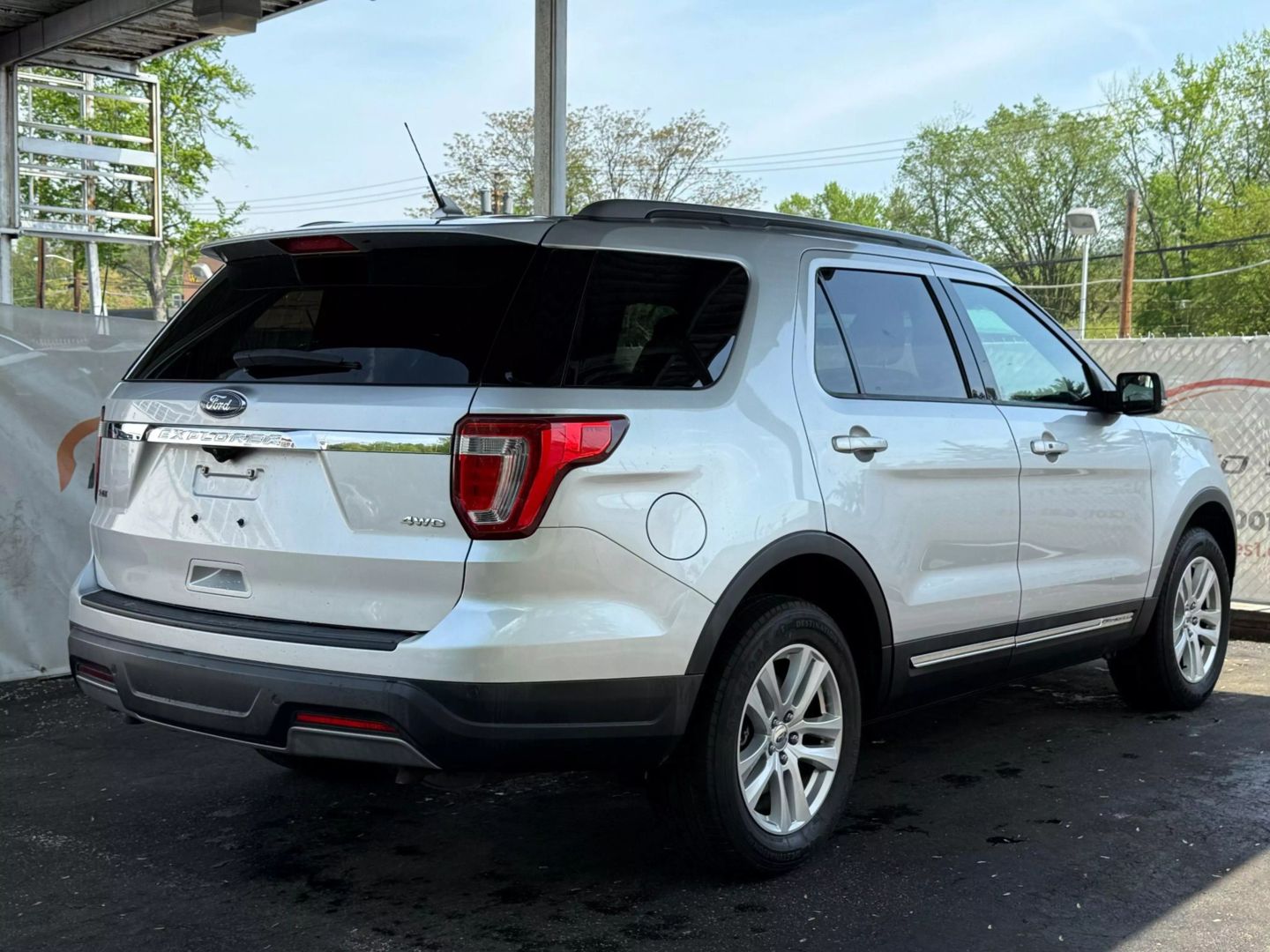 2019 Ford Explorer - Image 11