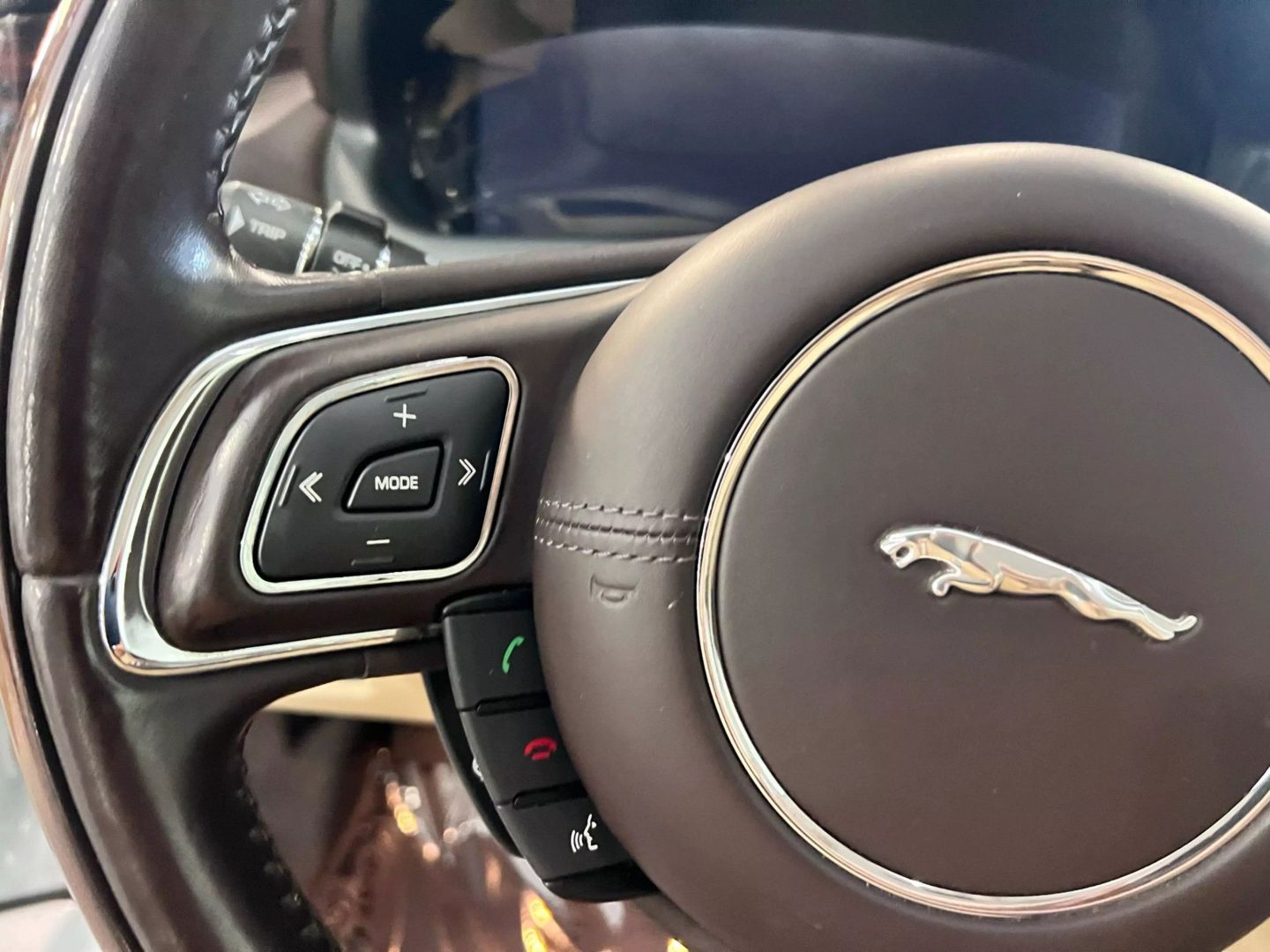 2016 Jaguar Xj Xjl Portfolio Sedan 4d - Image 22