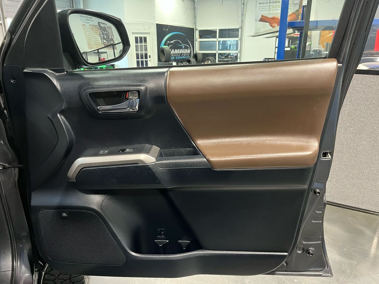 2016 Toyota Tacoma Double Cab Limited Pickup 4d 5 Ft - Image 31