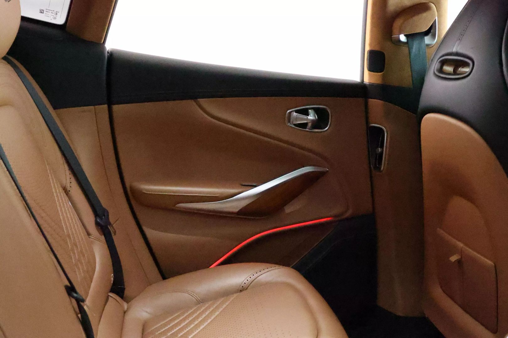 2021 Aston Martin Dbx - Image 105