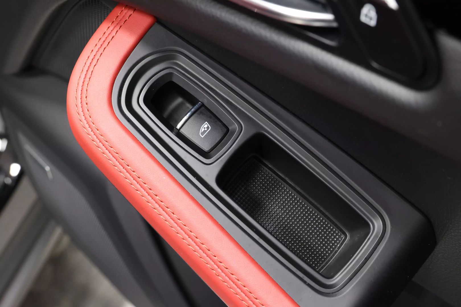 2021 Porsche Macan - Image 77