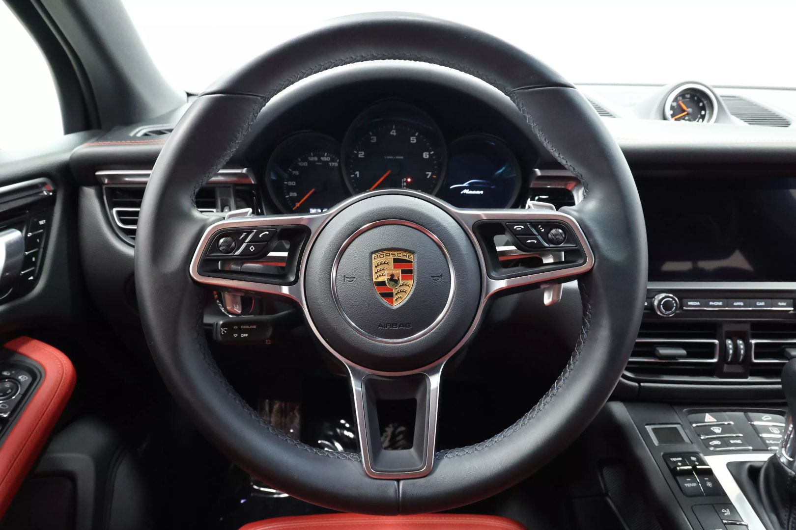 2021 Porsche Macan - Image 22