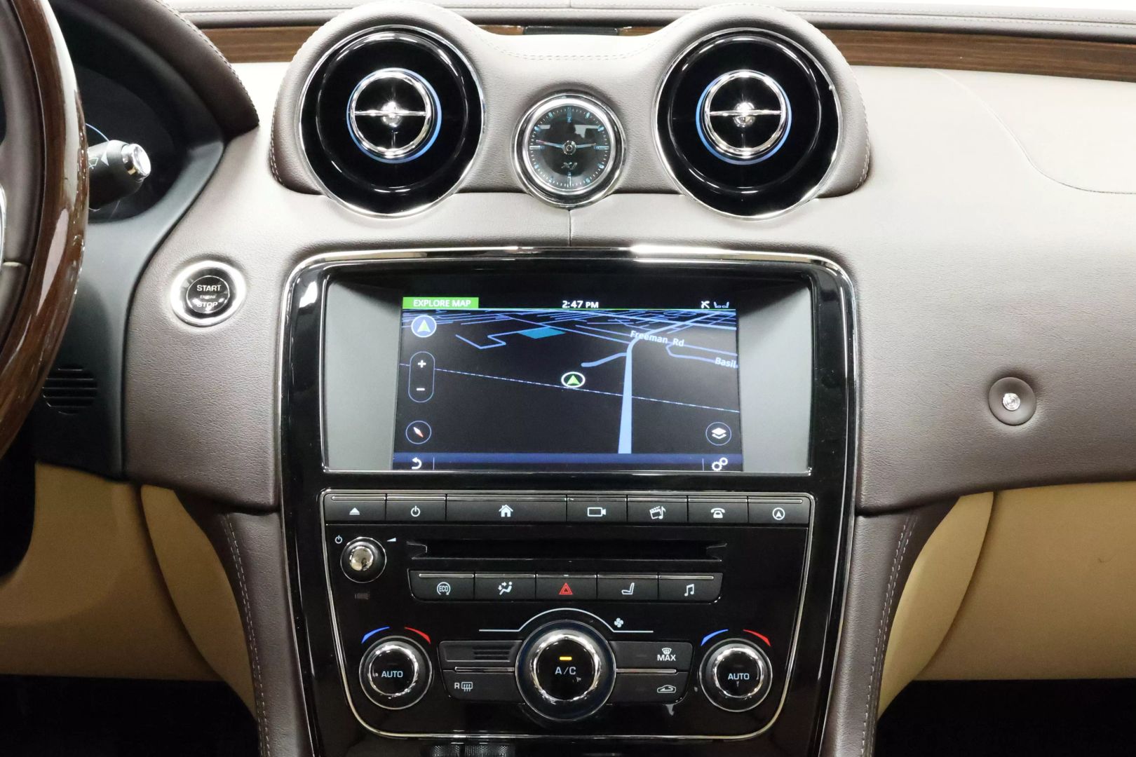 2017 Jaguar Xj - Image 37