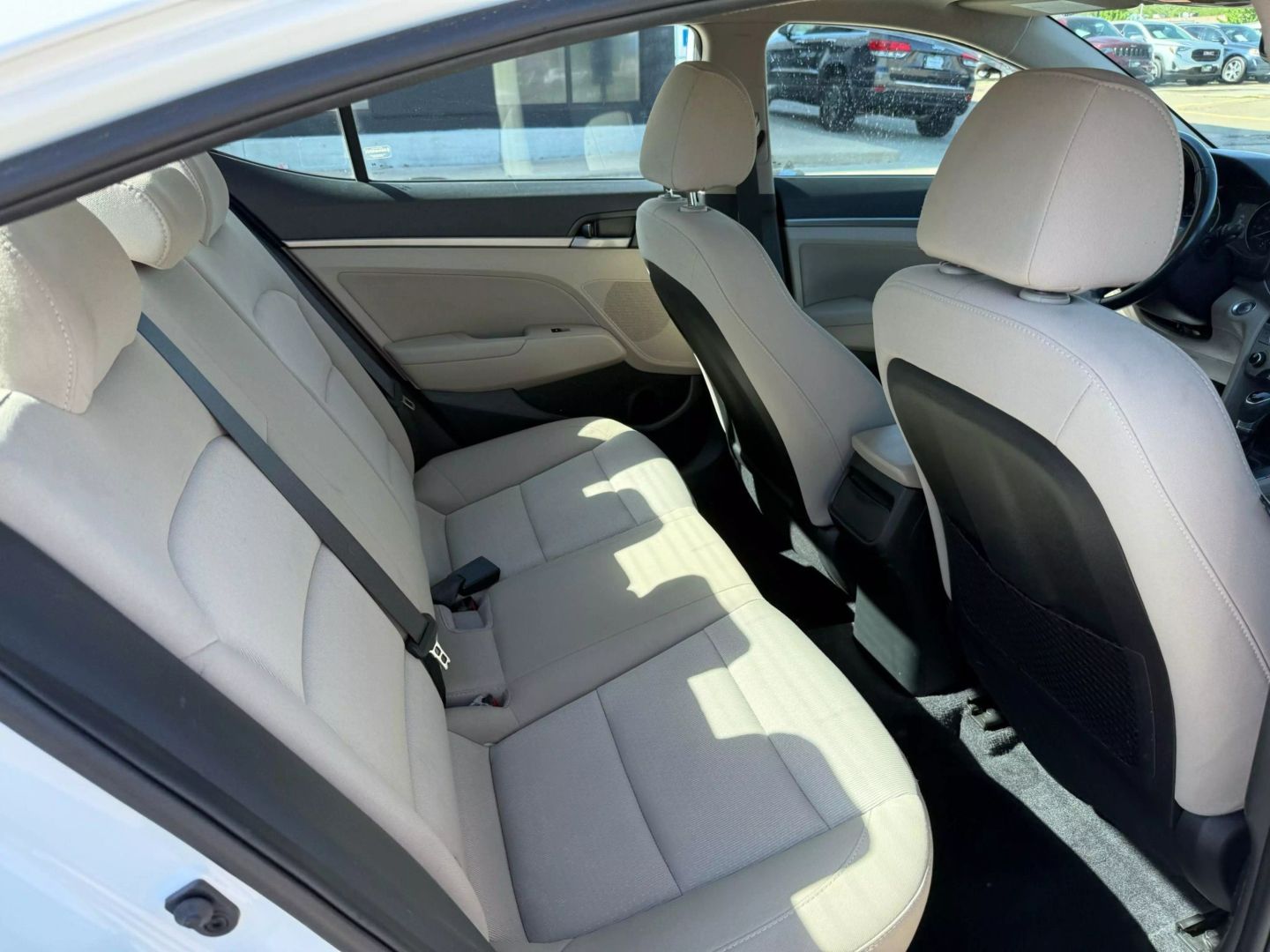 2018 Hyundai Elantra - Image 21