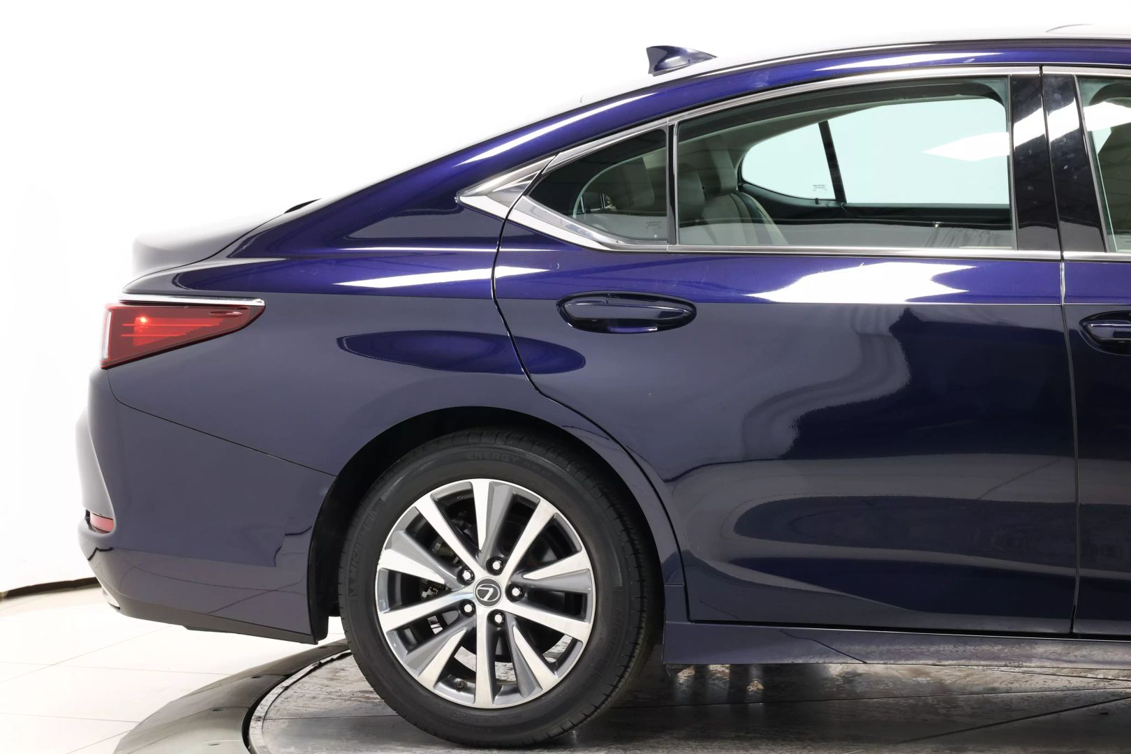 2020 Lexus Es - Image 63