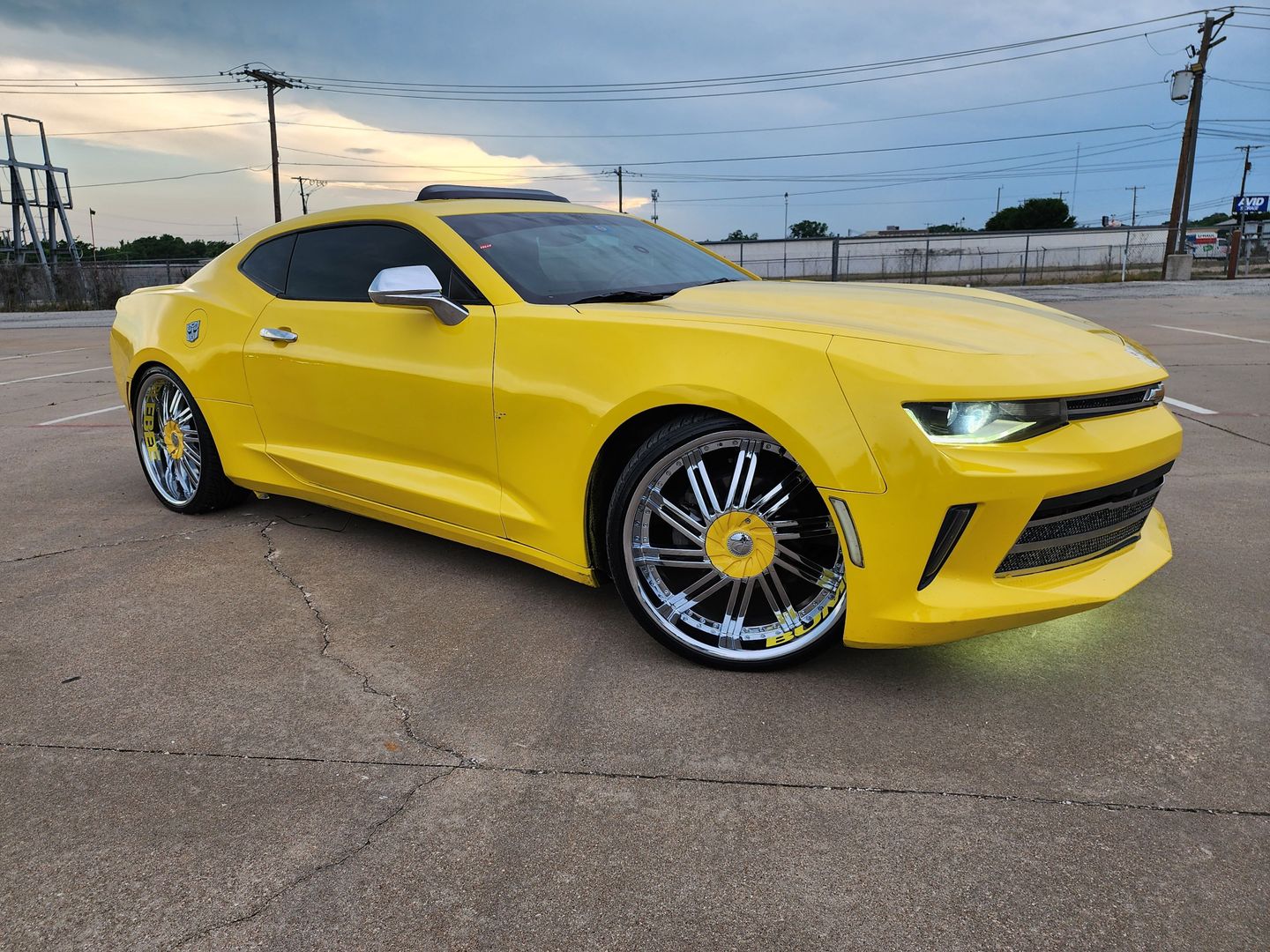 2017 Chevrolet Camaro - Image 11