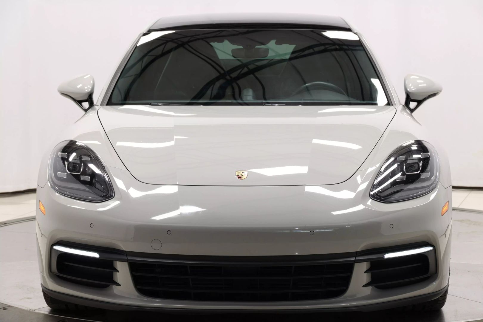 2018 Porsche Panamera - Image 98