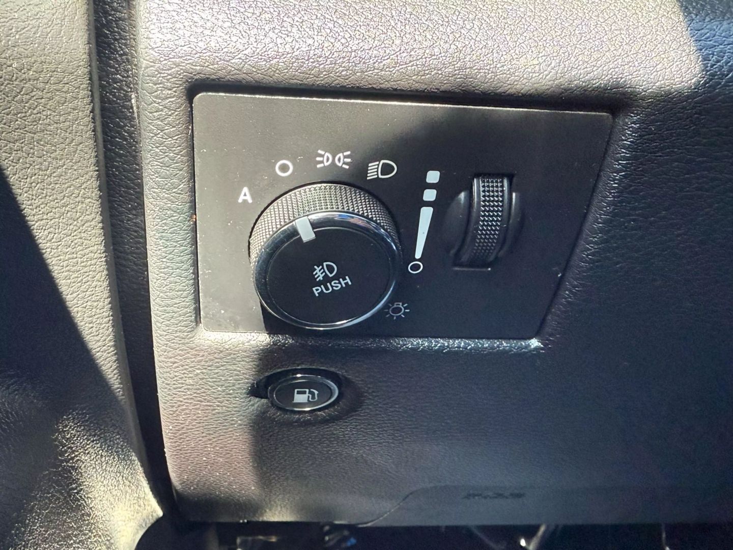 2020 Jeep Grand Cherokee - Image 53