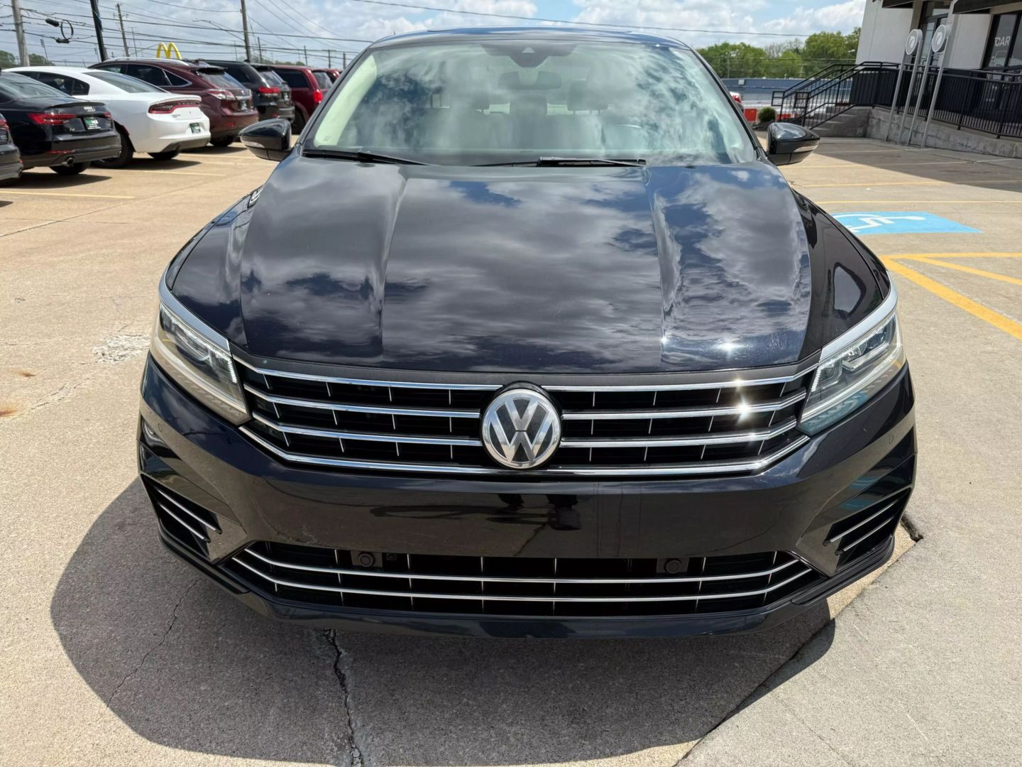 2019 Volkswagen Passat - Image 2