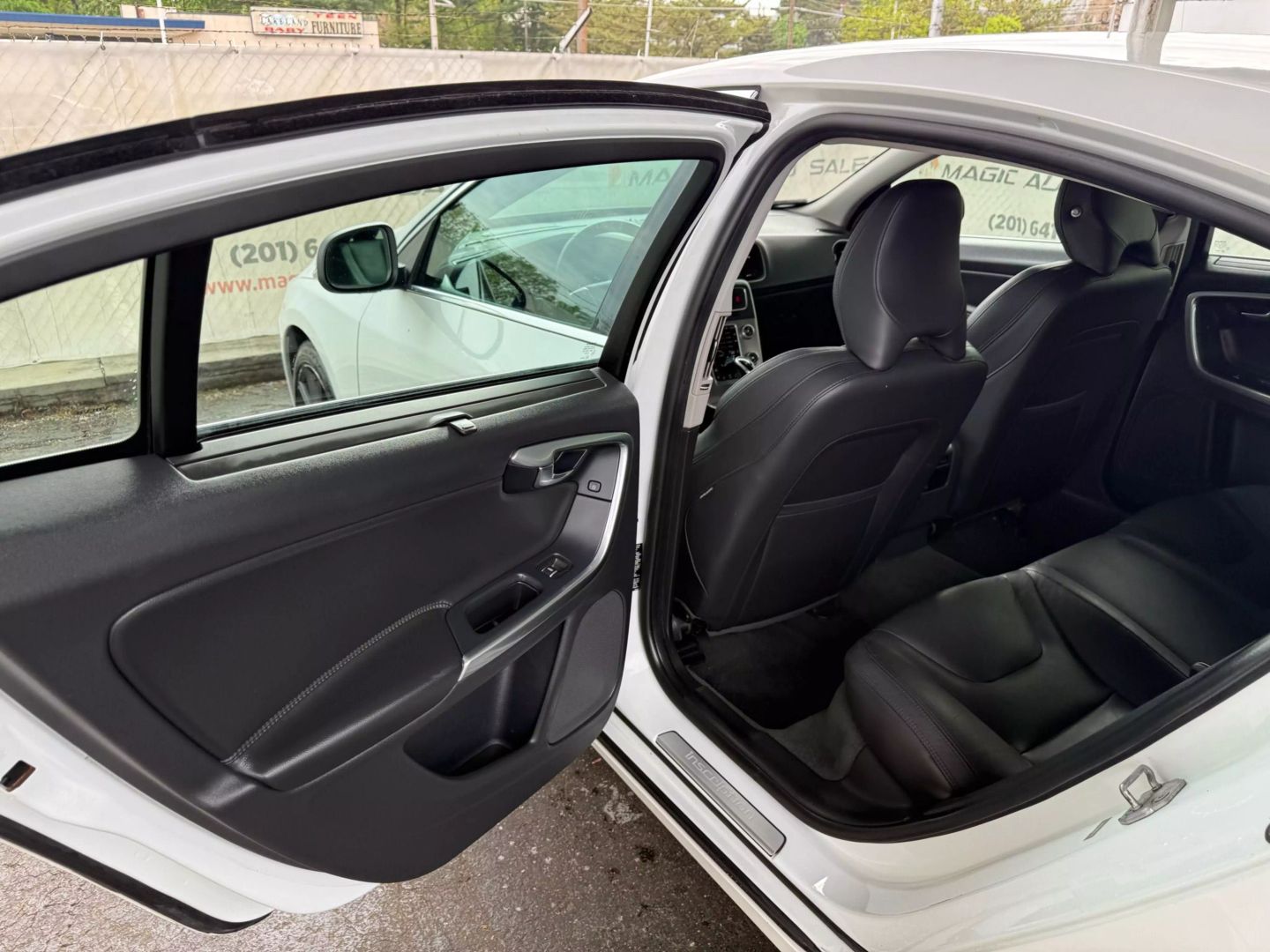 2017 Volvo S60 - Image 17