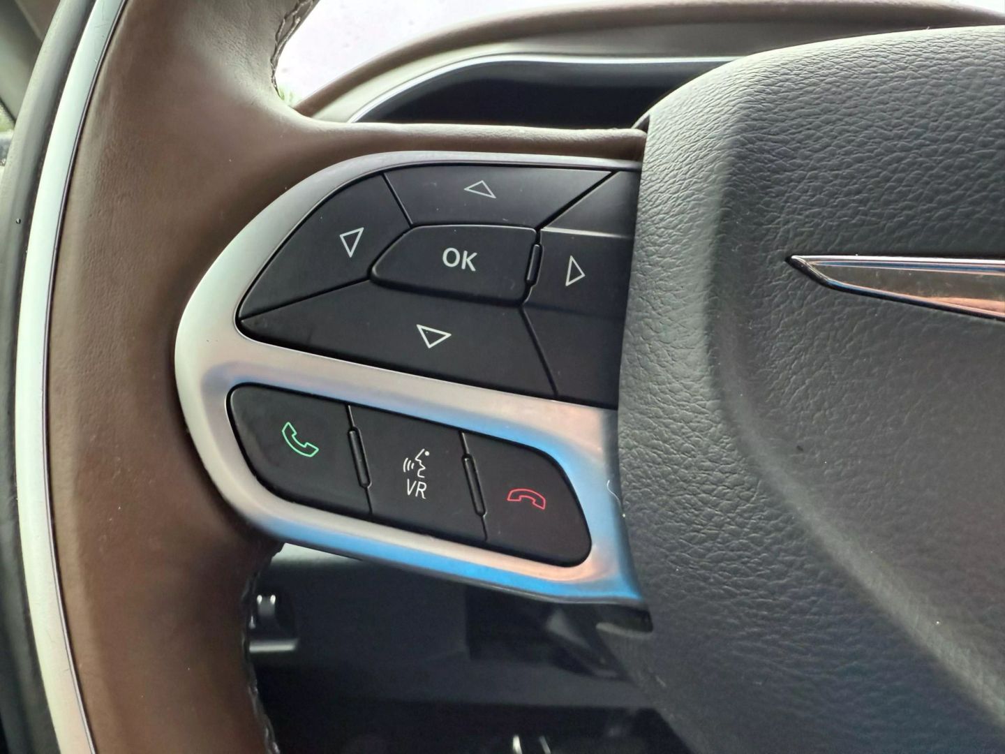 2017 Chrysler Pacifica - Image 44