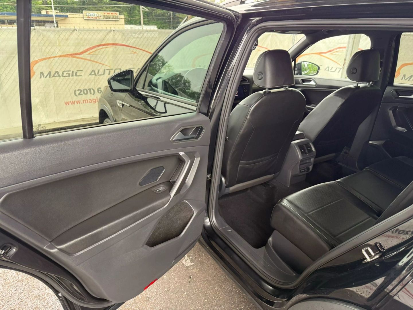2021 Volkswagen Tiguan - Image 17