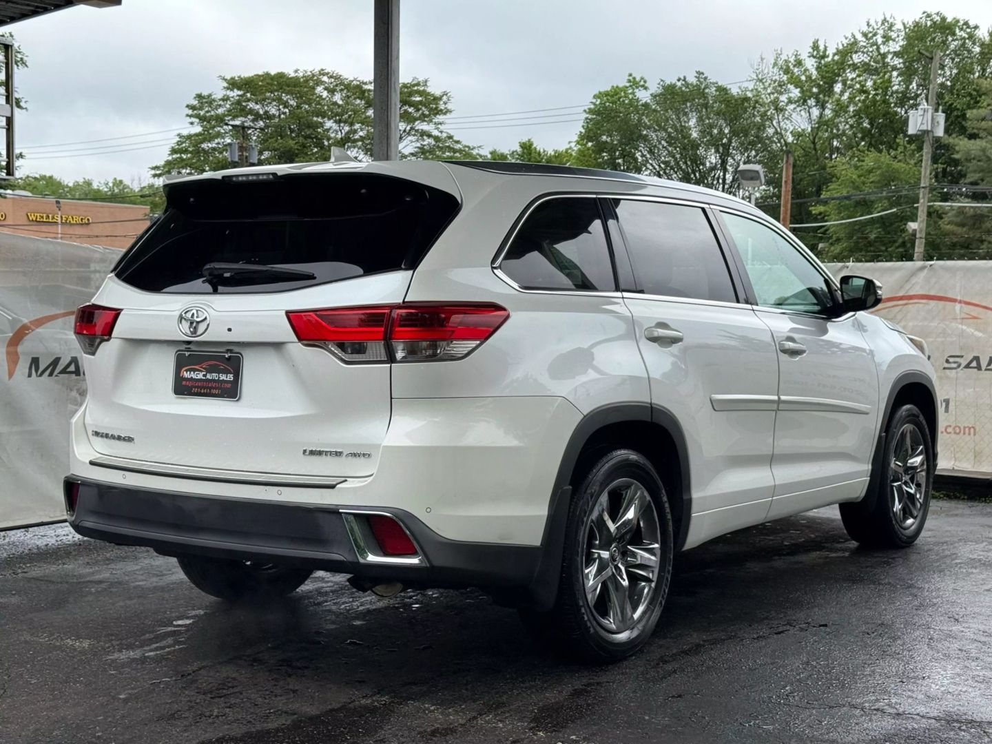2018 Toyota Highlander - Image 9