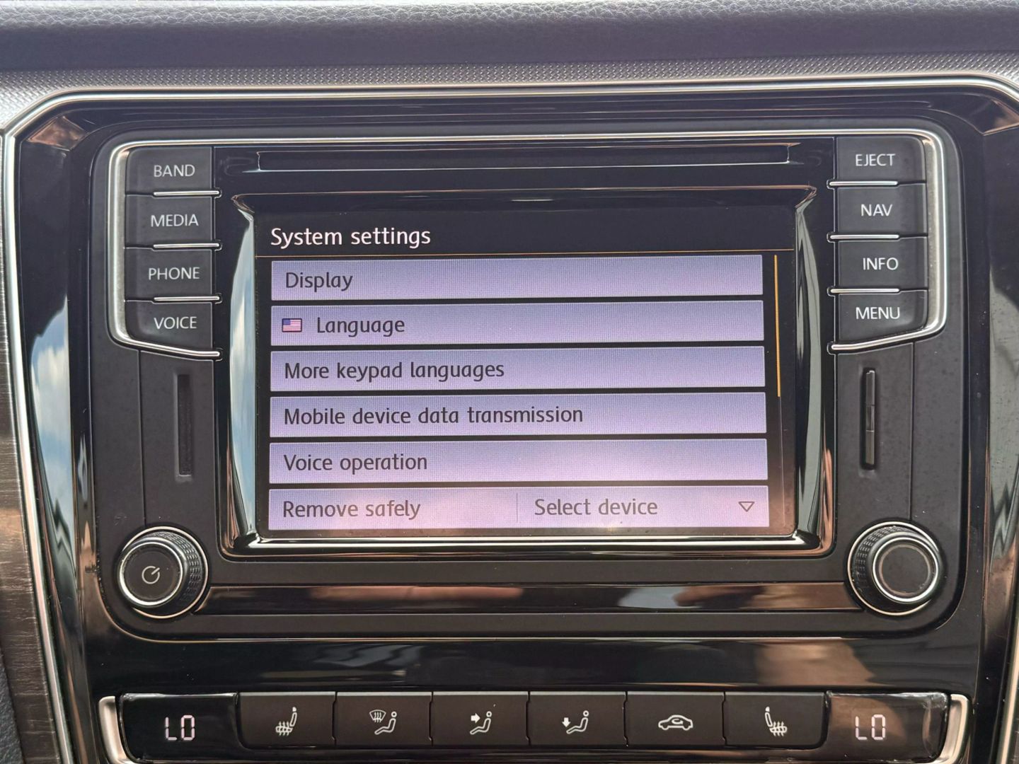 2017 Volkswagen Passat - Image 34