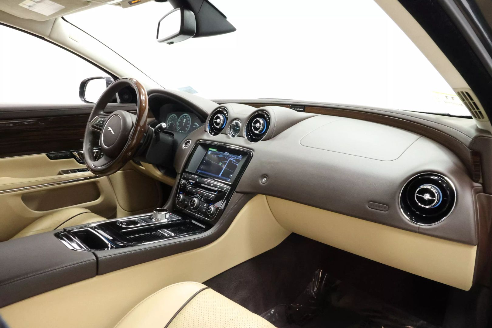 2017 Jaguar Xj - Image 91