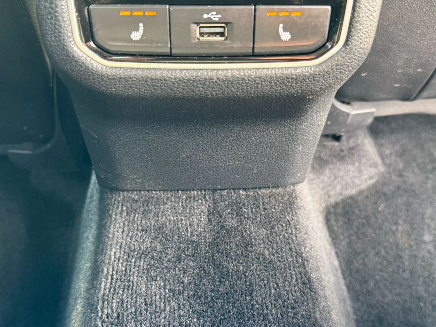 2017 Volkswagen Passat - Image 23