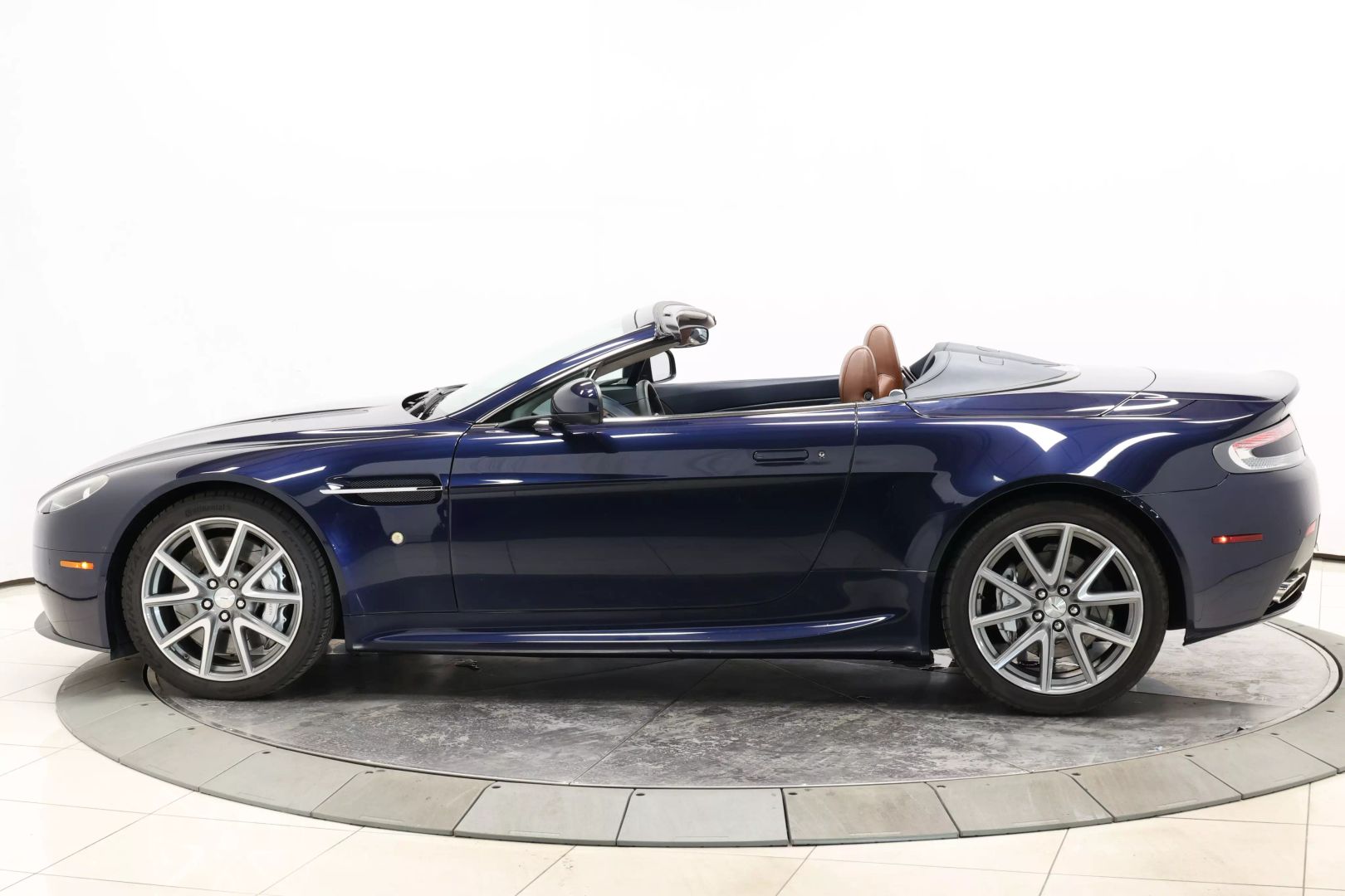 2014 Aston Martin Vantage - Image 6