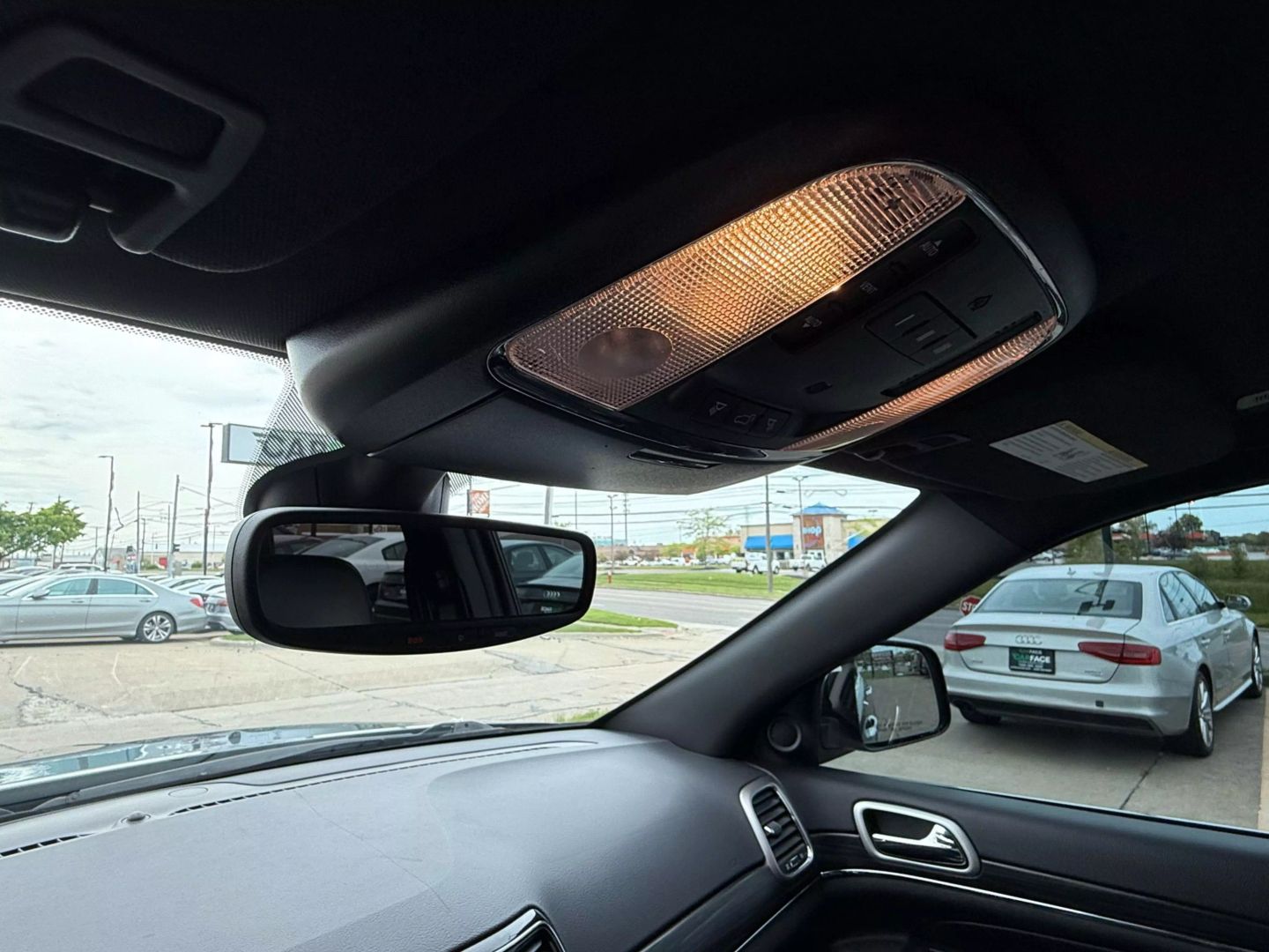 2020 Jeep Grand Cherokee - Image 55