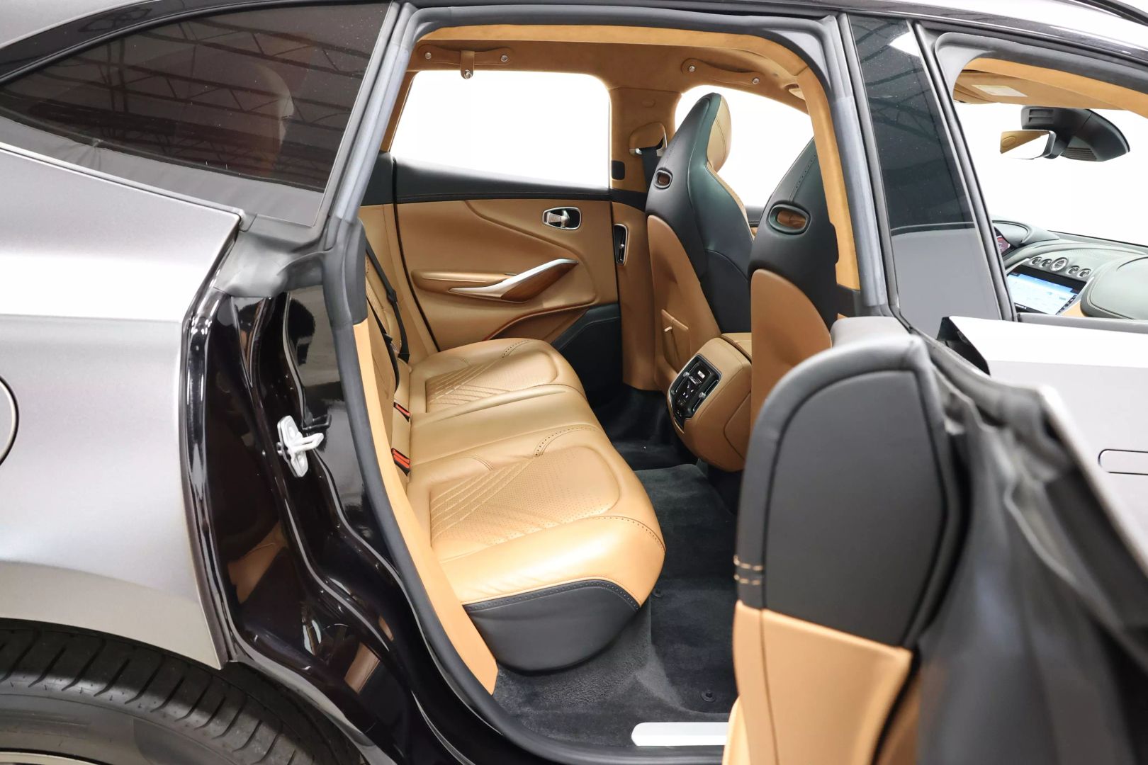 2021 Aston Martin Dbx - Image 81