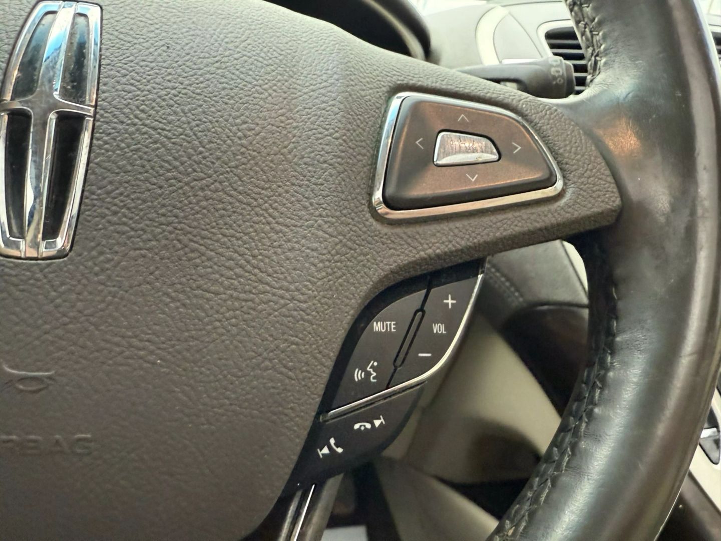 2017 Lincoln Mkx - Image 31