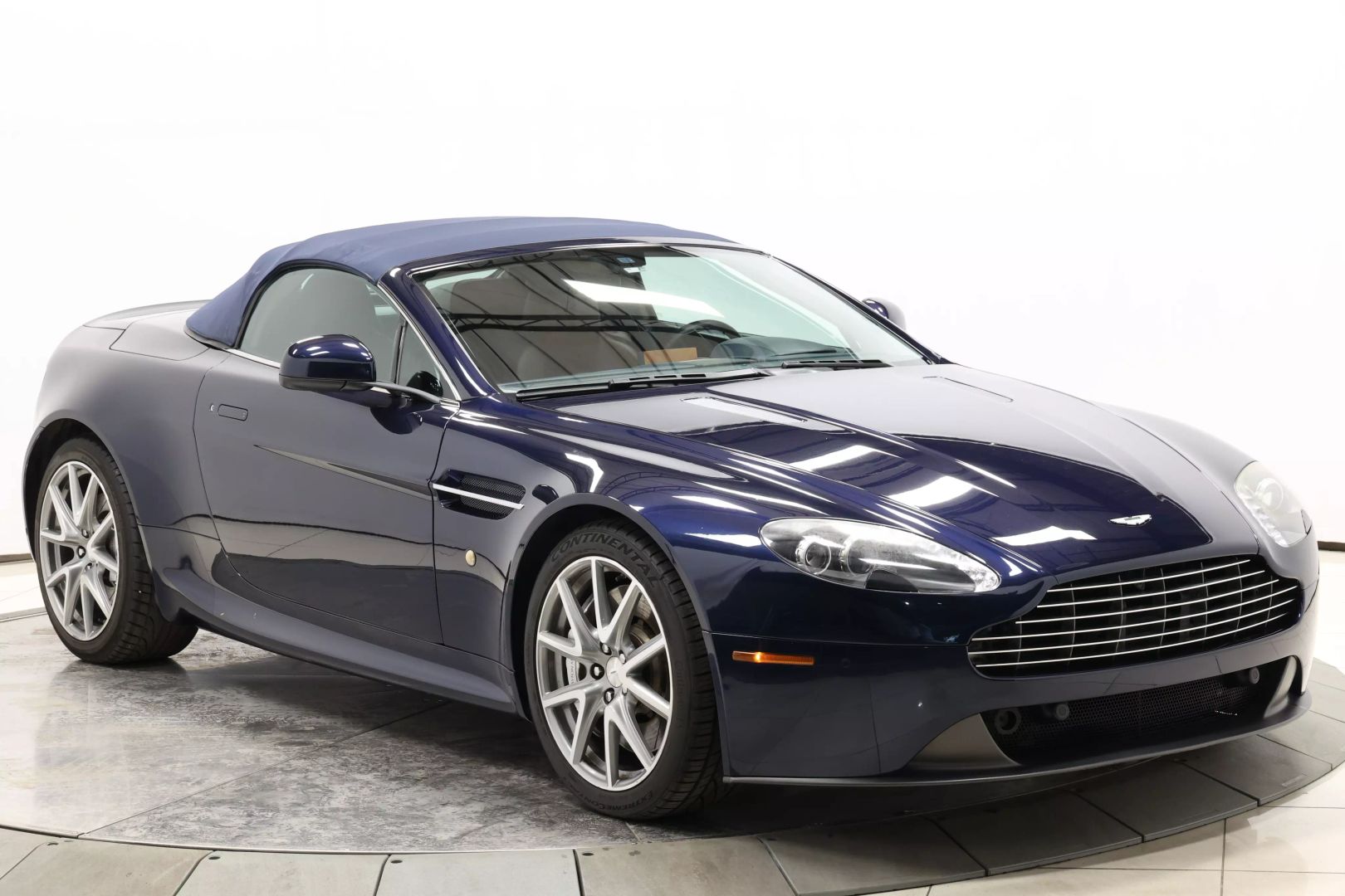 2014 Aston Martin Vantage - Image 90
