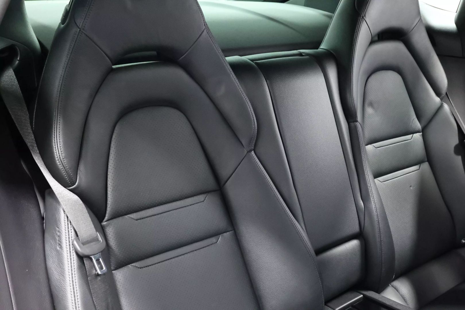 2018 Porsche Panamera - Image 75