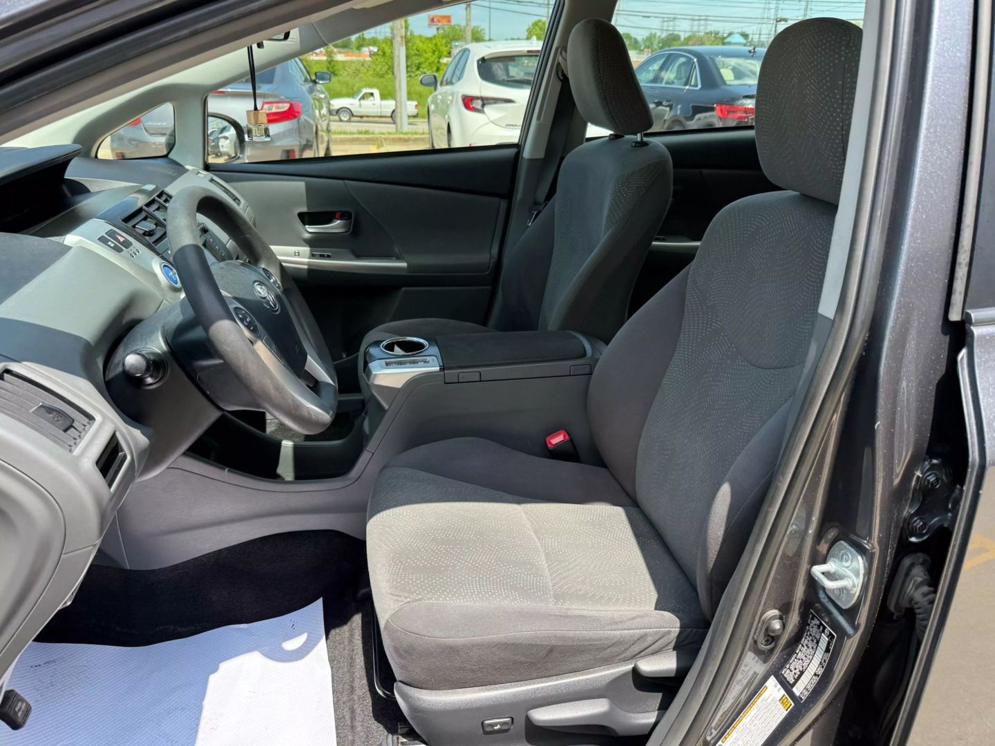 2014 Toyota Prius V - Image 18